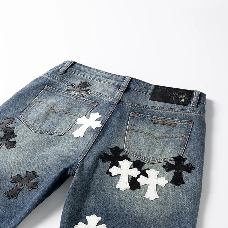 P280 💰 (Top version) Chrome Hearts & Chrome Hearts Loose and trendy jeans. Three-dimensional version. Loose and comfortable, not picky about your figure. Makes you look taller and slimmer. Factory-made. Original factory quality control. Same style for men and women. Can be matched with couples. Versatile recommendation. Must-have jeans for all seasons. Fashionistas have been disappointed. From the quality selection of fabrics, the tailoring of details, and the matching of patterns, they are all impeccable! The upper body is so handsome when worn...it can be easily worn by men, women and children! The craftsmanship is made of heavy-duty washed pure cotton denim fabric. After washing, it is soft and thick. It is very stylish when worn on the body. Size: 30-32-34-36 Color: blue 30 32 34 36 Waist circumference 80 85 90 95 Sitting circumference 105 110 115 140 Foot opening 46 47 48 49 External length 102 103 104 105